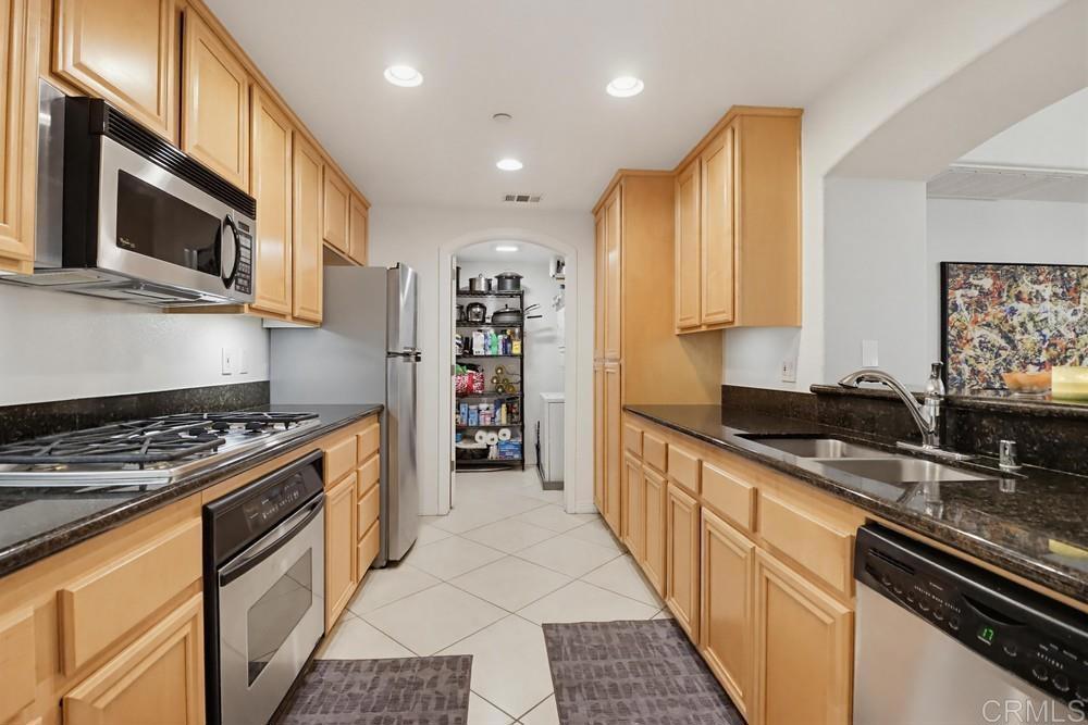 301 W G St - photo 14