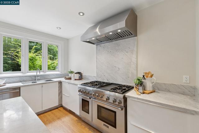 91 Tunnel Rd, Berkeley CA: https://media.crmls.org/mediaz/7e5f6d30-056a-48a4-a4f0-2ca7d1b6acf0.jpg