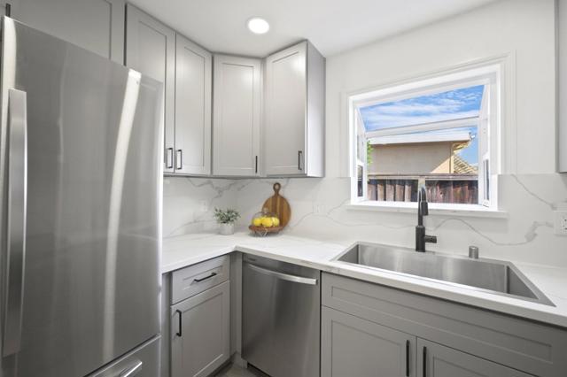 42758 Charleston Way, Fremont CA: https://media.crmls.org/mediaz/7e5fe8a8-573c-4666-ac9b-62887b7df65c.jpg