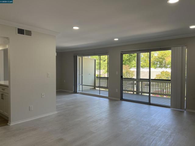 1443 Rockledge Ln, Walnut Creek CA: https://media.crmls.org/mediaz/7e601dbb-01b3-4504-aef1-b1075cc829da.jpg