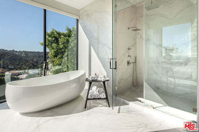 2371 Achilles Drive, Los Angeles CA: https://media.crmls.org/mediaz/7e607aa6-f341-4a28-b279-eb0df1cfa550.jpg