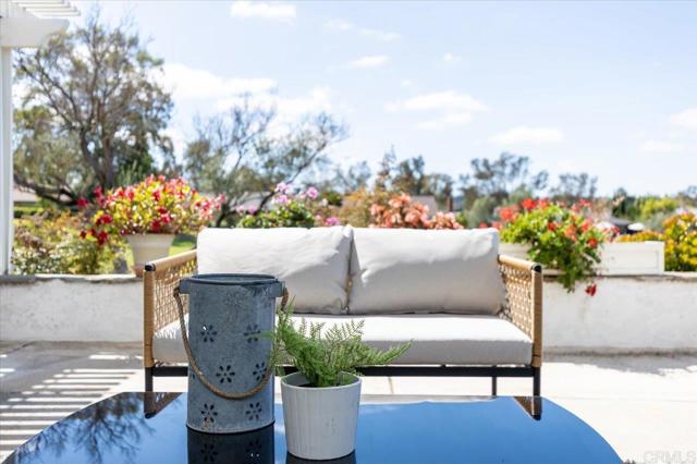 1054 La Sombra Drive, San Marcos CA: https://media.crmls.org/mediaz/7e60c06d-b484-4250-b986-0e4d6525c376.jpg