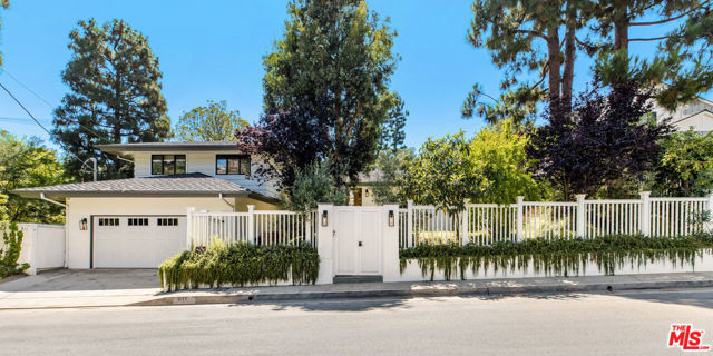 811 N Norman Place, Los Angeles CA: https://media.crmls.org/mediaz/7e60fa6d-f877-4f7b-adb4-b40578ce8d59.jpg