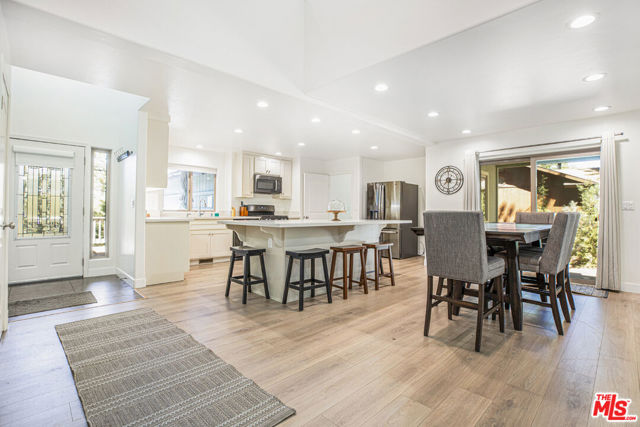 1712 Woodland Drive, Pine Mountain Club CA: https://media.crmls.org/mediaz/7e619d4b-e389-4ad9-b185-04e79daca806.jpg