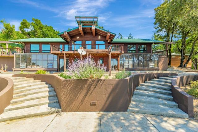 950 Oak Ridge Road, Los Gatos CA: https://media.crmls.org/mediaz/7e61c07a-6e3c-4e5d-b3b4-3058f982218a.jpg