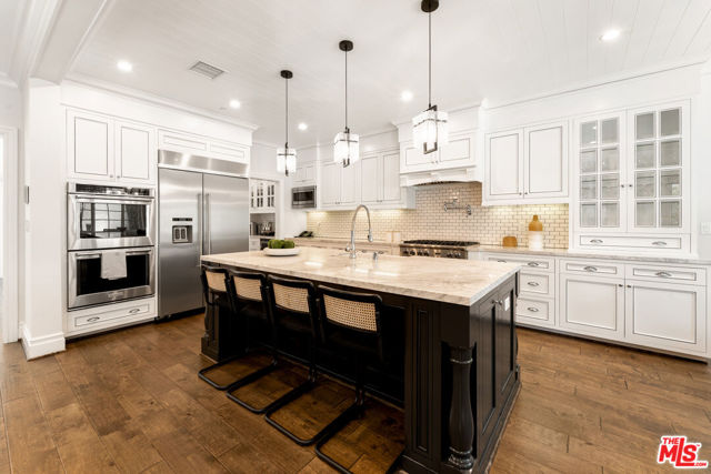 4469 Stern Avenue, Sherman Oaks CA: https://media.crmls.org/mediaz/7e61e692-97cc-4fc1-8760-062604858a5a.jpg