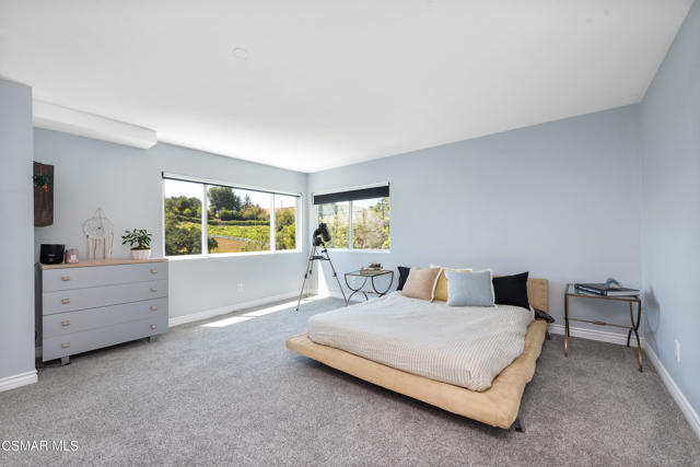 28333 Foothill Drive, Agoura Hills CA: https://media.crmls.org/mediaz/7e621c29-11ec-4282-9beb-dffc18251b85.jpg