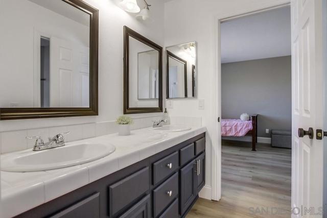 3207 Meadow Side Pl, Escondido CA: https://media.crmls.org/mediaz/7e622b78-8ec2-4267-ae32-22bf85350293.jpg