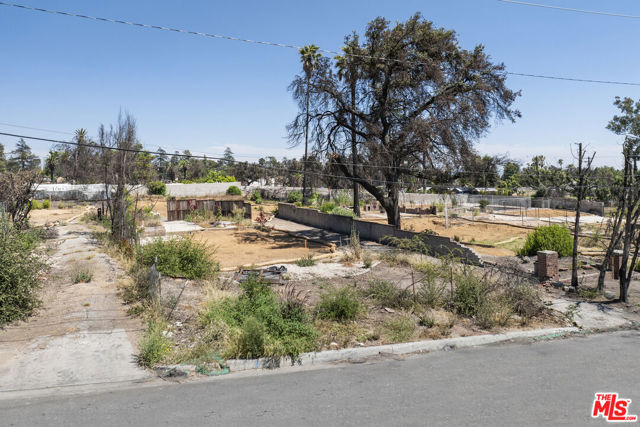 2738 Marengo Avenue, Altadena CA: https://media.crmls.org/mediaz/7e6233e8-f0ed-448b-a3cb-3c90b8c8bc79.jpg