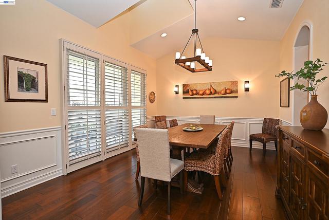 Image 4 of 59 For 2221 Leccino Ct