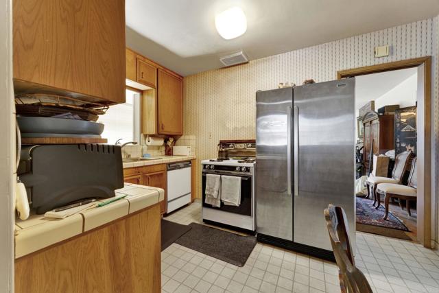 1750 Wabasso Way, Glendale CA: https://media.crmls.org/mediaz/7e627f33-eebc-4324-ad3b-94a9d6eb9bc7.jpg