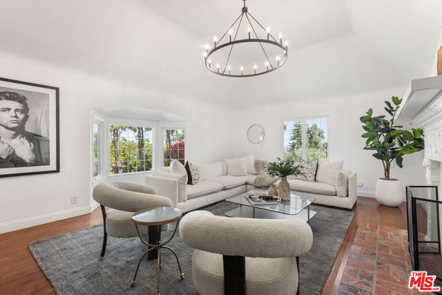 6475 San Marco Circle, Los Angeles CA: https://media.crmls.org/mediaz/7e63239c-10c7-43cd-906a-0c9575b2fdfc.jpg