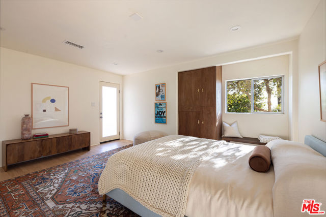 1333 E Palmer Avenue, Glendale CA: https://media.crmls.org/mediaz/7e635060-9392-46a1-8548-f825df2ee3f3.jpg
