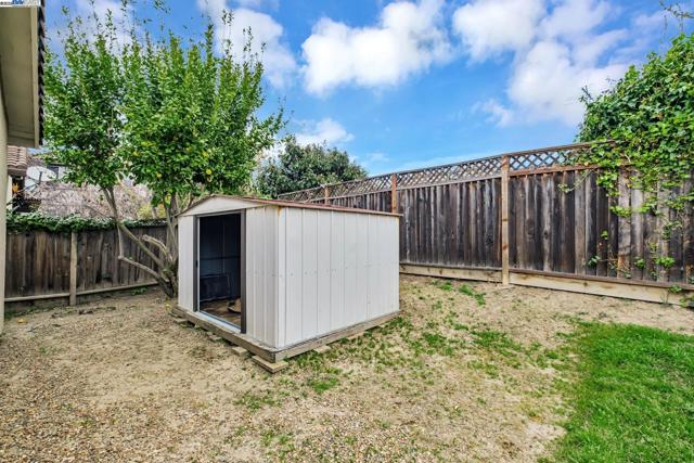 Image 32 of 37 For 2716 Killdeer Ct