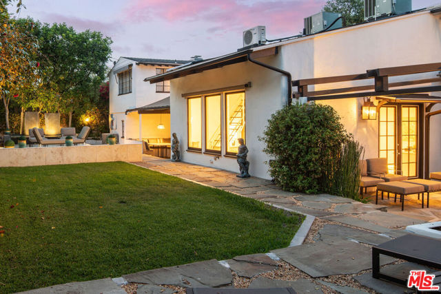 1323 Club View Drive, Los Angeles CA: https://media.crmls.org/mediaz/7e63b07a-bdbd-4fec-9bd5-1a3607f25c83.jpg