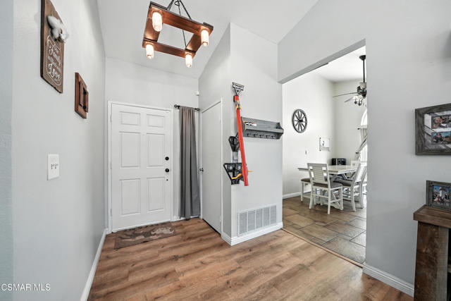 241 Cottonwood Lane, Fillmore CA: https://media.crmls.org/mediaz/7e63cf8e-0bd1-42fd-8ed7-44eef0216d92.jpg