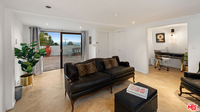 1790 Viewmont Drive, Los Angeles CA: https://media.crmls.org/mediaz/7e63e495-018d-48fe-bdc0-697271b92f9a.jpg