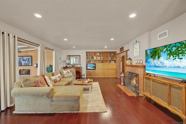 1945 Wedgemere Road, El Cajon CA: https://media.crmls.org/mediaz/7e641e71-3b56-47dc-b411-772cec27bd7a.jpg