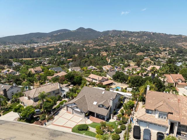 1337 Oak View Way, Escondido CA: https://media.crmls.org/mediaz/7e6468fd-800e-45fb-99b2-ec4aa690b583.jpg