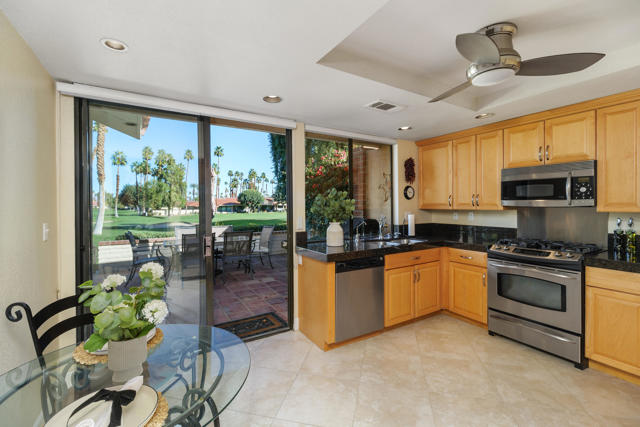 240 Santa Barbara Circle, Palm Desert CA: https://media.crmls.org/mediaz/7e64ff71-cd67-424f-9406-340e1b2e4ebb.jpg