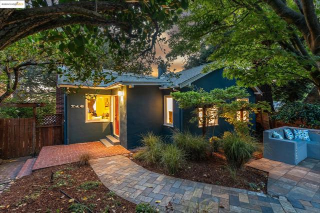 716 Cragmont Ave, Berkeley CA: https://media.crmls.org/mediaz/7e653607-8fc0-4b92-83ca-366218b03bcb.jpg
