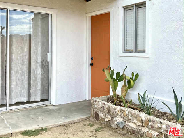 6391 Ruth Drive, Yucca Valley CA: https://media.crmls.org/mediaz/7e65684d-0353-4a00-8ff8-a02f7105c17f.jpg