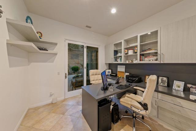 30330 Via Maria Elena, Bonsall CA: https://media.crmls.org/mediaz/7e66c38e-2139-4c91-8528-b5671e5c67a9.jpg