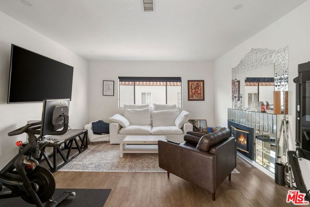 10767 Massachusetts Avenue, Los Angeles CA: https://media.crmls.org/mediaz/7e66d58e-e951-45e7-a3b8-b13fa36eb2ff.jpg