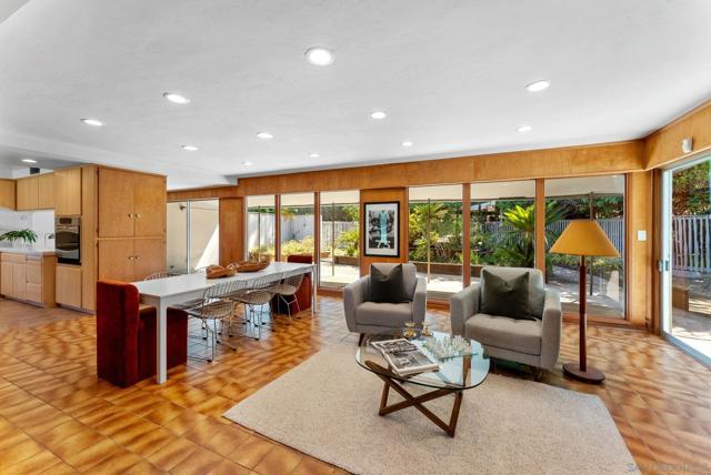 4936 Alzeda Drive, La Mesa CA: https://media.crmls.org/mediaz/7e670286-8480-486d-b138-63209777f26d.jpg