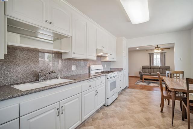 1105 Gardner Blvd., San Leandro CA: https://media.crmls.org/mediaz/7e6703fd-cb25-4cba-9122-a67706321739.jpg