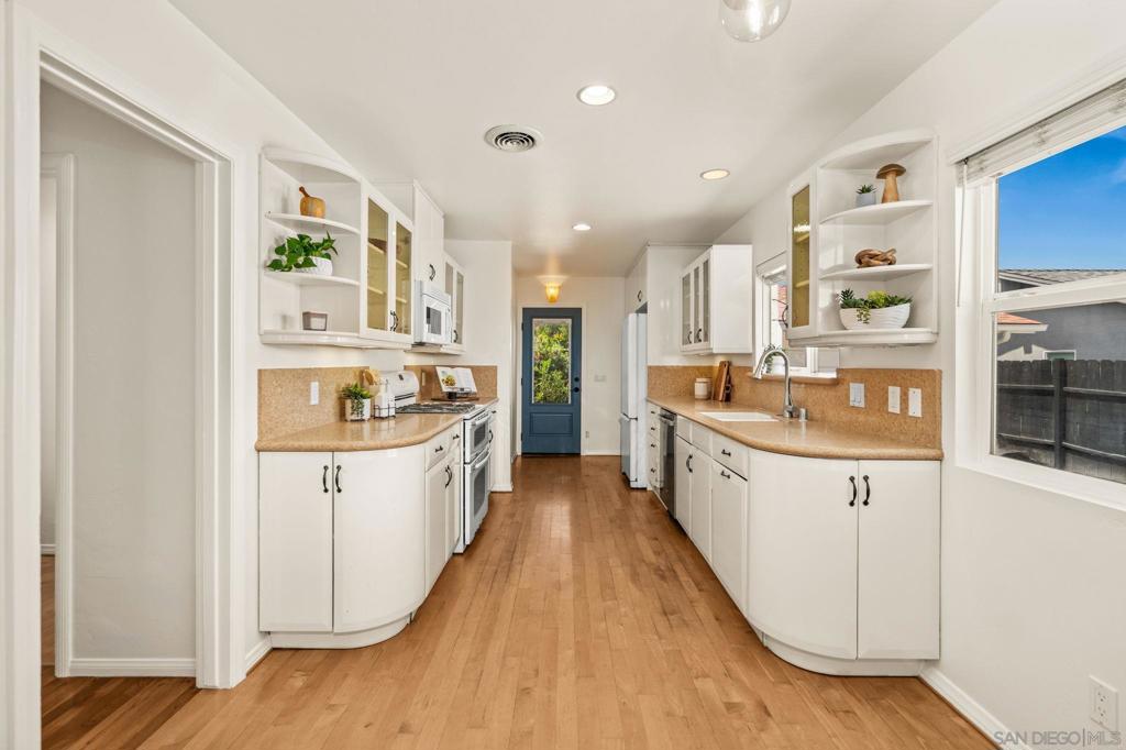 4740 Altadena - photo 13