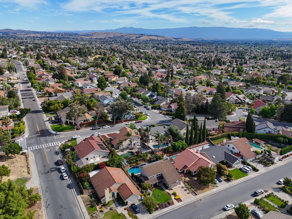 https://media.crmls.org/mediaz/7e696d6c-af92-4890-9522-f3ce331d1c85.jpg?preset=X-Large