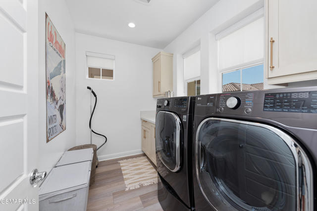 20843 Acorn Circle, Porter Ranch CA: https://media.crmls.org/mediaz/7e699535-4f5a-44e3-bb4a-bcc75a262c5f.jpg