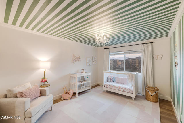 1660 Valecroft Avenue, Westlake Village CA: https://media.crmls.org/mediaz/7e6acd4a-4839-421c-a5a0-d7f91aff3e44.jpg