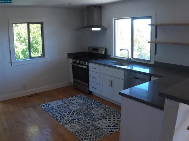 32 Kenilworth Dr, Kensington CA: https://media.crmls.org/mediaz/7e6ae645-0335-4c3e-a7d8-657bd90eba82.jpg