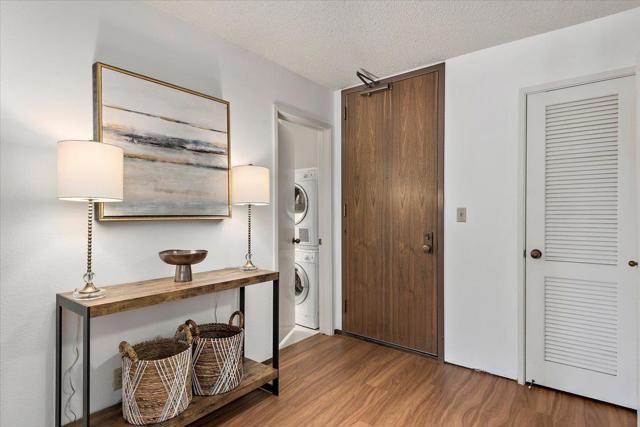 2140 Santa Cruz Avenue, Menlo Park CA: https://media.crmls.org/mediaz/7e6afe14-9128-44c6-9d44-53b6b092c936.jpg