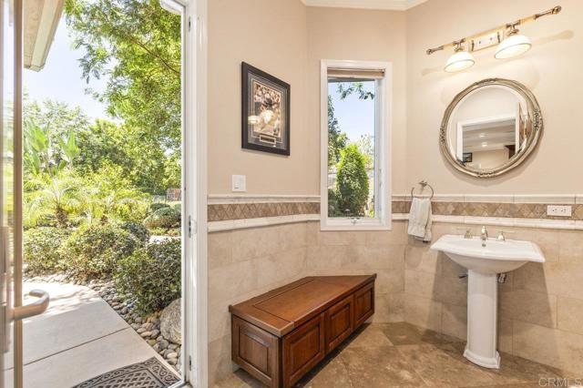 14963 Huntington Gate Drive, Poway CA: https://media.crmls.org/mediaz/7e6afe5b-6eb3-4a00-9cf7-152fbeaaf049.jpg
