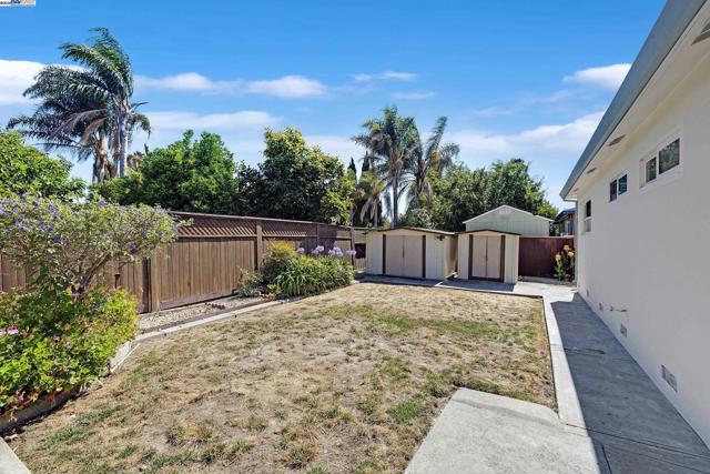 1942 Sherman Dr, Union City CA: https://media.crmls.org/mediaz/7e6b110b-67b7-4535-95e7-fb0fe4834e6d.jpg