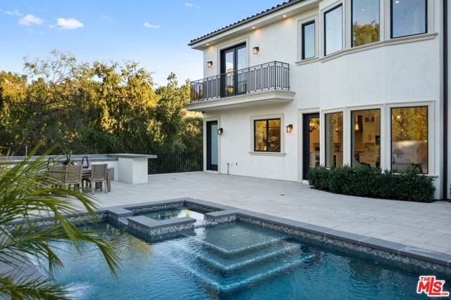 4351 Vanalden Avenue, Tarzana CA: https://media.crmls.org/mediaz/7e6b854e-282d-456d-8801-626ae3c170fa.jpg