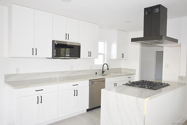 4646 COCONINO WAY, San Diego CA: https://media.crmls.org/mediaz/7e6c242b-b7d7-4812-9cc6-d138d41b867b.jpg