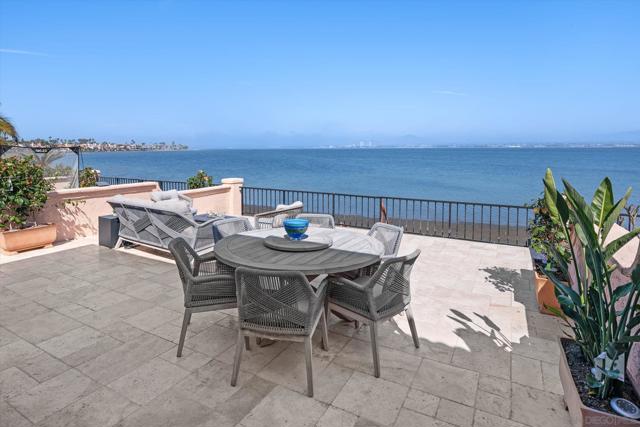 89 Tunapuna Ln, Coronado CA: https://media.crmls.org/mediaz/7e6c5575-7a5f-443a-bed0-a675152e7c0a.jpg