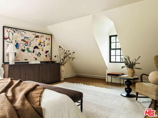 1524 Sunset Plaza Drive, Los Angeles CA: https://media.crmls.org/mediaz/7e6c6dde-ae87-4a2e-a01b-df32d9955a4e.jpg