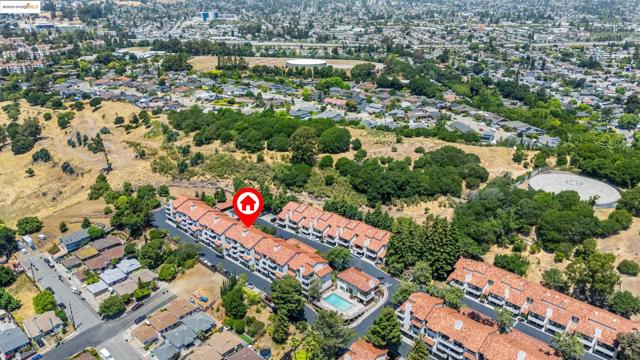 22012 Sevilla Rd, Hayward CA: https://media.crmls.org/mediaz/7e6c7e26-3e48-49a8-a24c-edde7230e19b.jpg