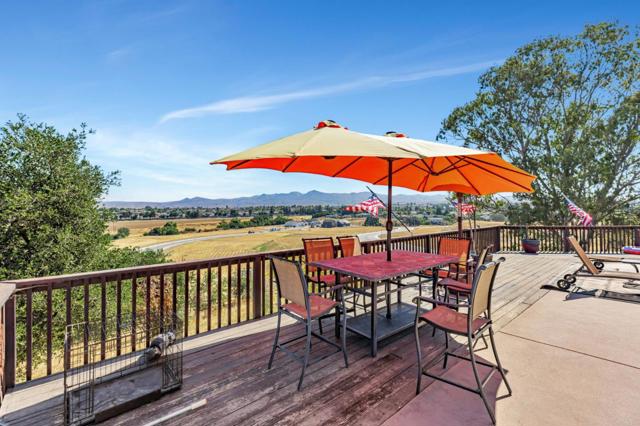 216 Enterprise Road, Hollister CA: https://media.crmls.org/mediaz/7e6c903c-ea4b-483e-a614-8181186e5e8c.jpg