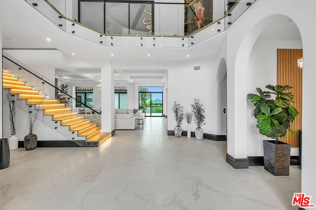 25201 Prado Del Misterio, Calabasas CA: https://media.crmls.org/mediaz/7e6cd9d1-0ed9-43f9-b924-52d33b428c9a.jpg