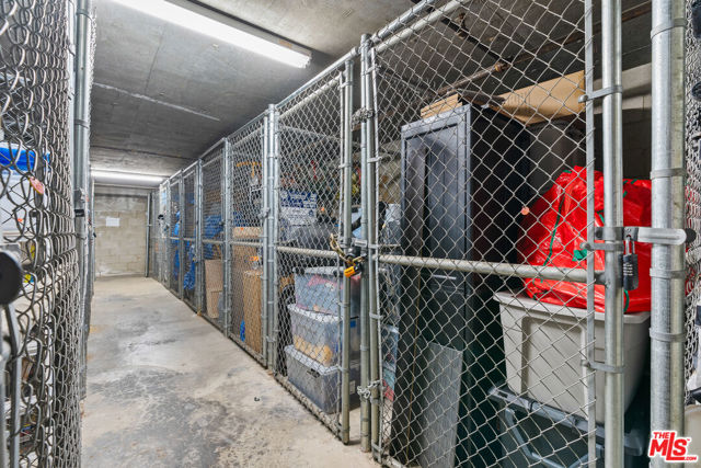 10926 Bluffside Drive, Studio City CA: https://media.crmls.org/mediaz/7e6ce618-e8ce-414e-9ca9-9653d7a5cb42.jpg