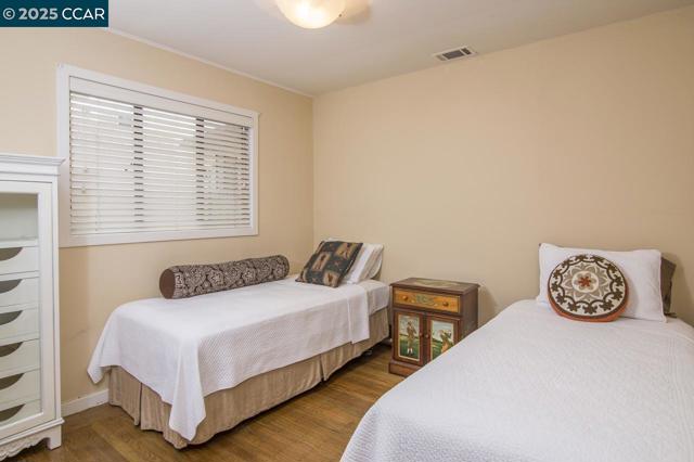 1679 Carmel Dr, Walnut Creek CA: https://media.crmls.org/mediaz/7e6d1bab-2ec9-4612-87d4-1a30bbef0b3f.jpg