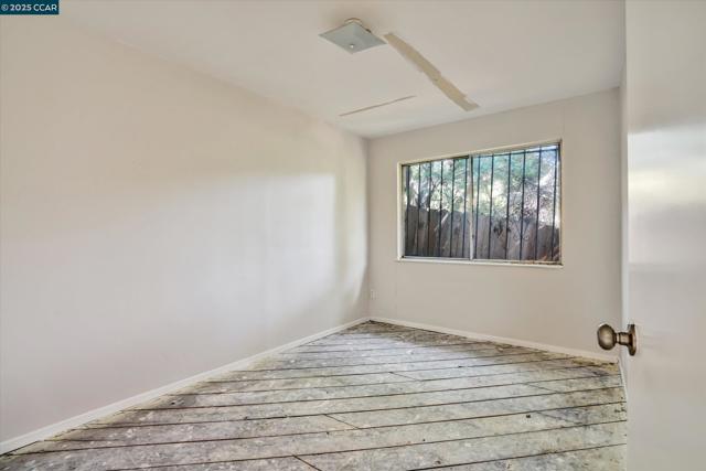 5235 Macarthur Blvd, Oakland CA: https://media.crmls.org/mediaz/7e6d1dbd-2ad1-4e03-9b99-8d7b0d5b783e.jpg