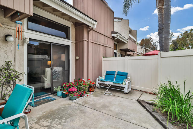 1993 Wheelwright Lane, Newbury Park CA: https://media.crmls.org/mediaz/7e6d2040-6595-4ccf-9c6f-b532400f7153.jpg