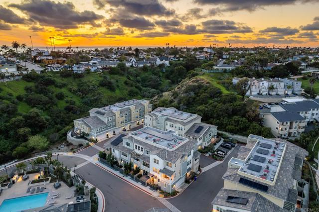 Detail Gallery Image 2 of 46 For 1115 Sea Glass Way, Oceanside,  CA 92054 - 2 Beds | 2/1 Baths